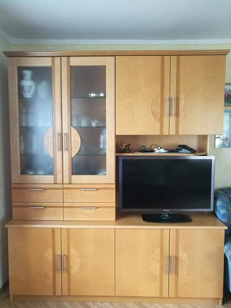 Einbauschränke / Kommoden – Schreinerei Hutzler